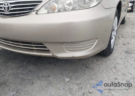 2005 Toyota Camry Le z USA, uszkodzony, nr VIN 4T1BE32K75U504342